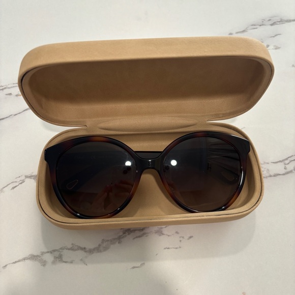 EUC Chloe sunglasses with case - Picture 5 of 10